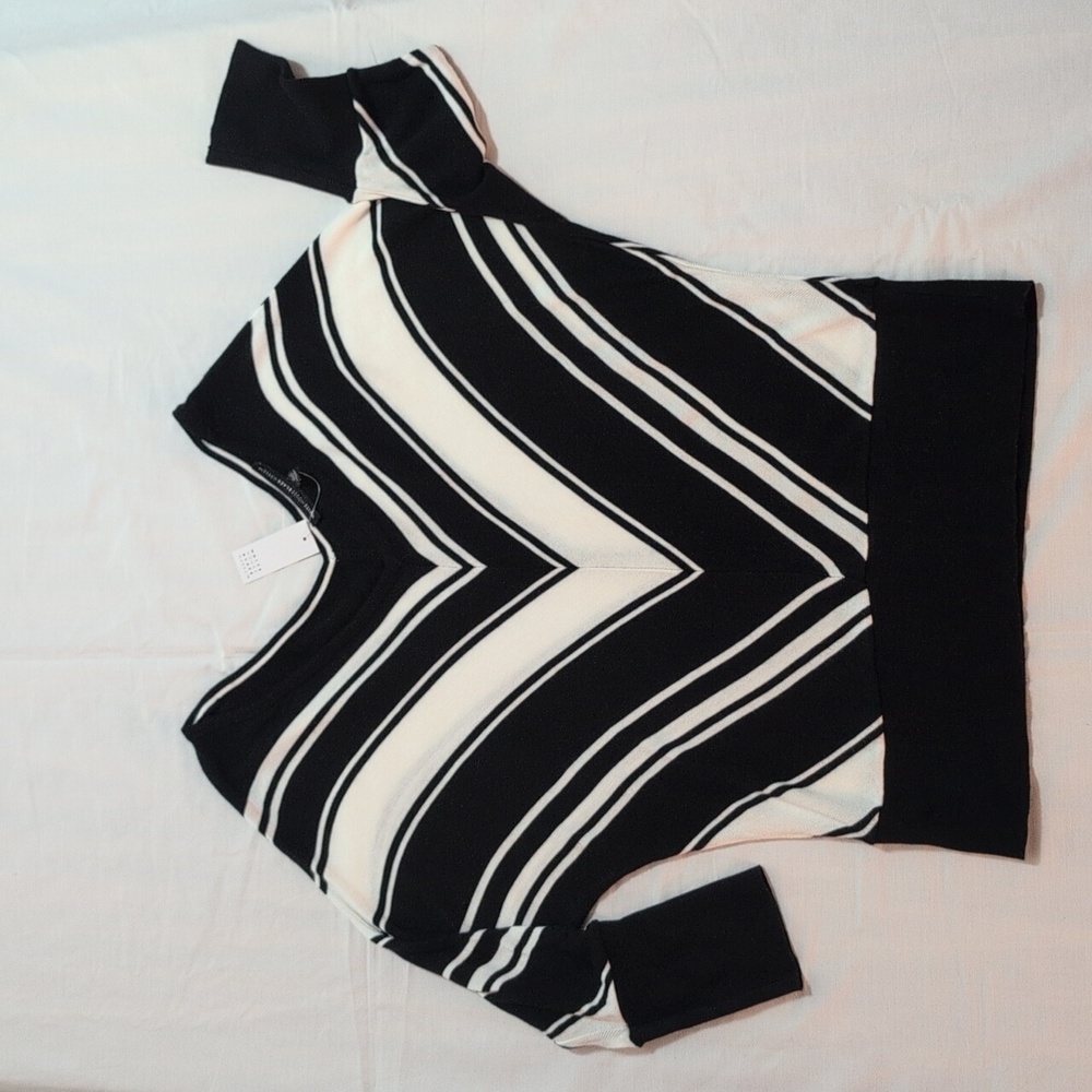 NWT WHBM Black & White Sweater V-Neck Size Small 3/4 Sleeve
